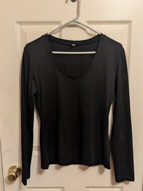 5/$25 long sleeve v neck shirt